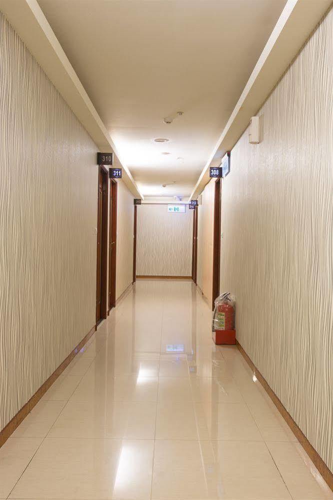 Happy Hotell Taipei Exteriör bild
